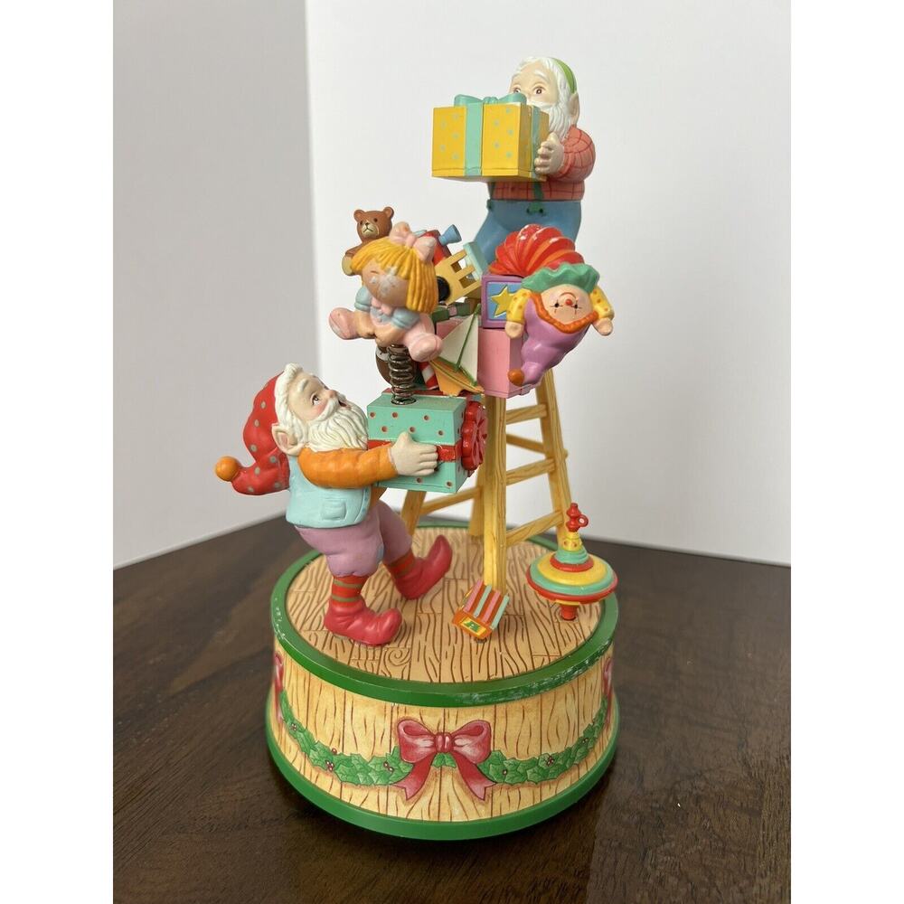 Vintage Enesco Holiday Musical Box “Santa Claus Is Coming To Town”, Works - Picture 2 of 10